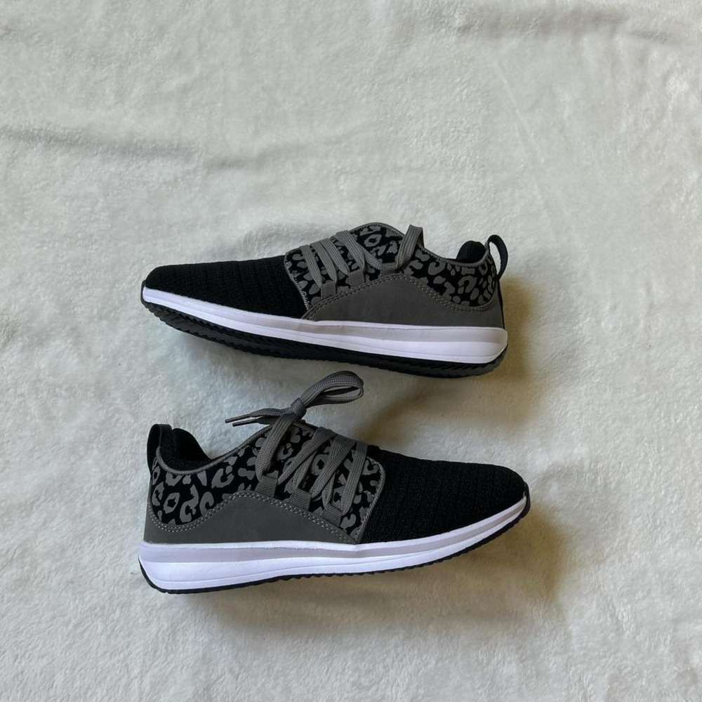Marleylilly Grey and Black Leopard print sneakers Women's 9 Like New - Picture 2 of 5
